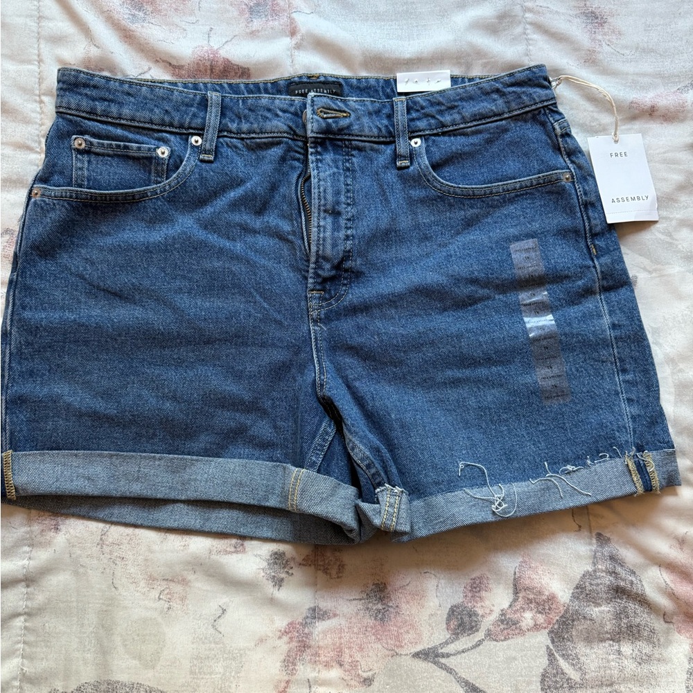 Blue Jean Shorts with Raw Hem and Faded Wash (B01)